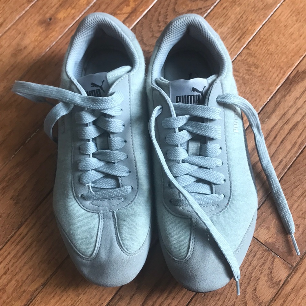 Gray and black puma sneakers great condition!